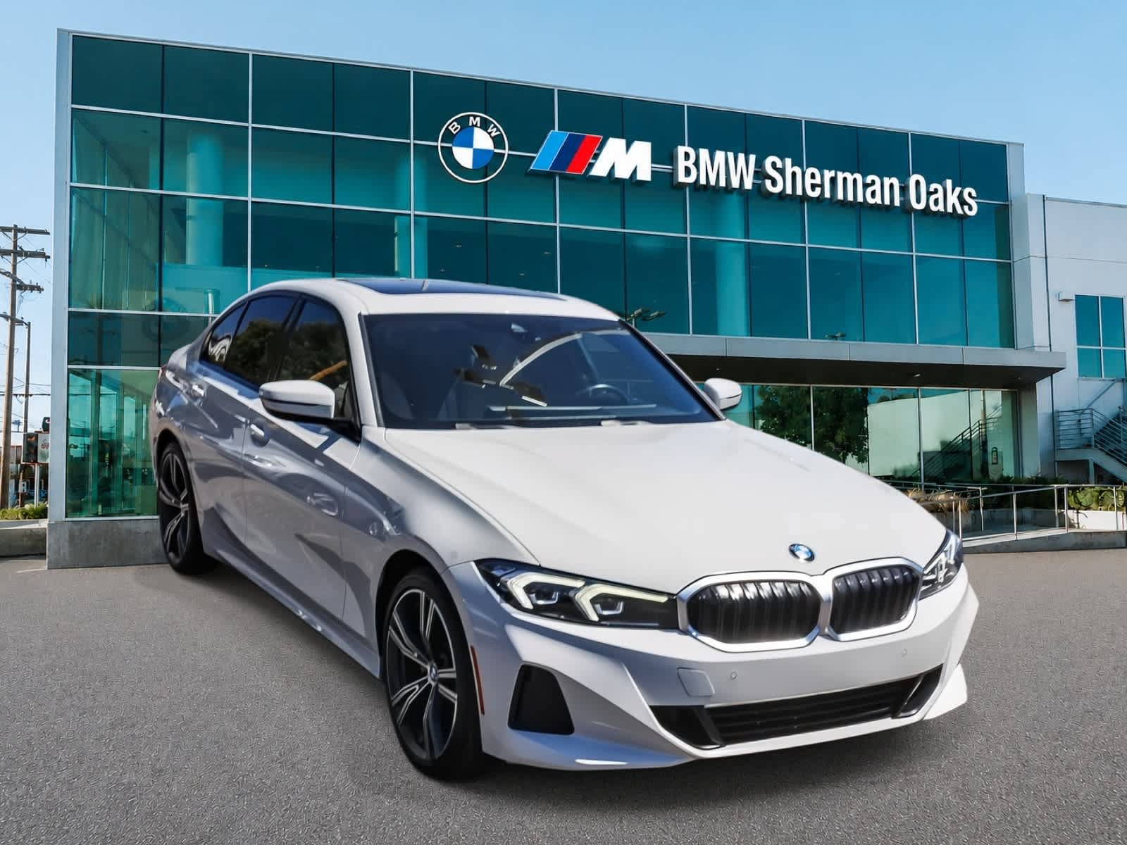 Used 2023 BMW 330i Sedan w/ Driving Assistance Package RWD image 3