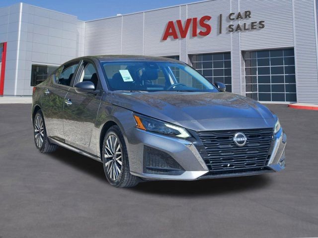 Used 2025 Nissan Altima 2.5 SV image 3