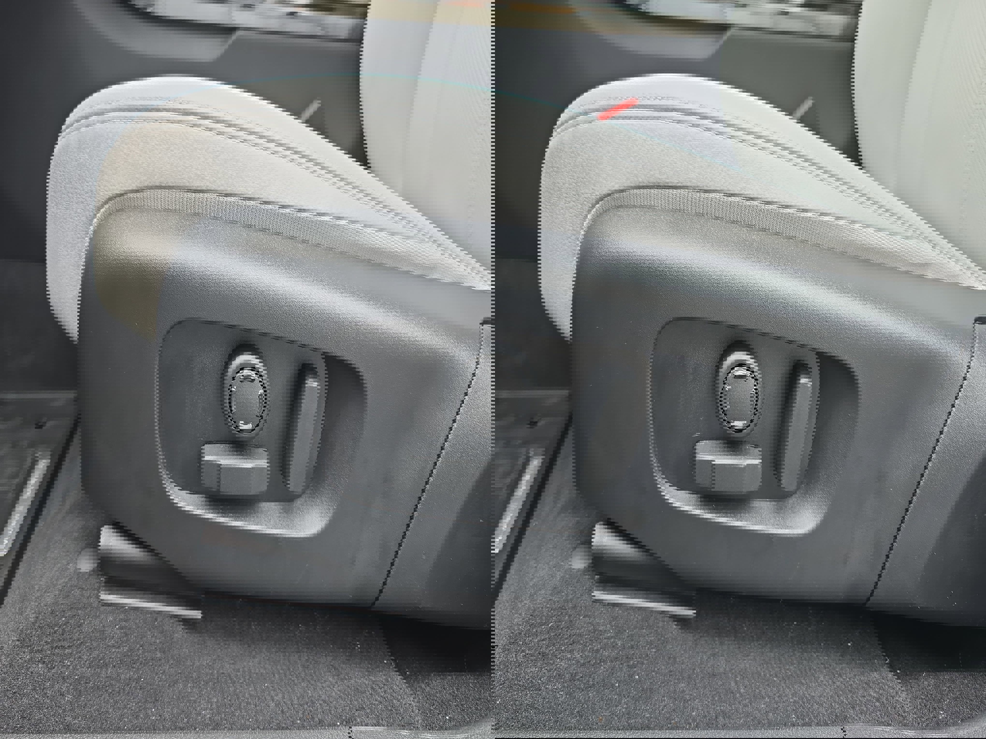 Used 2025 Land Rover Range Rover Evoque S image 29