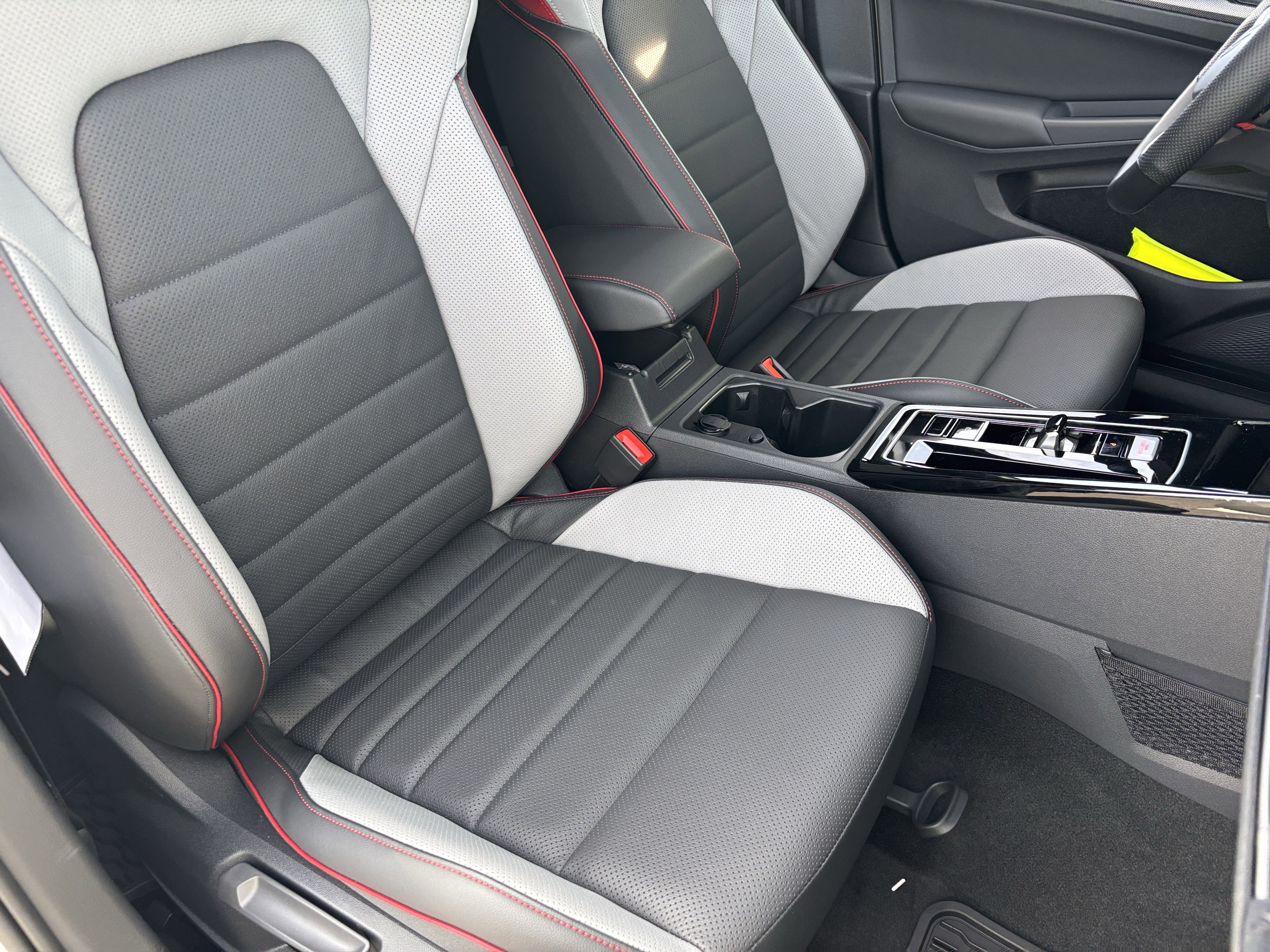 New 2026 Volkswagen GTI SE image 6