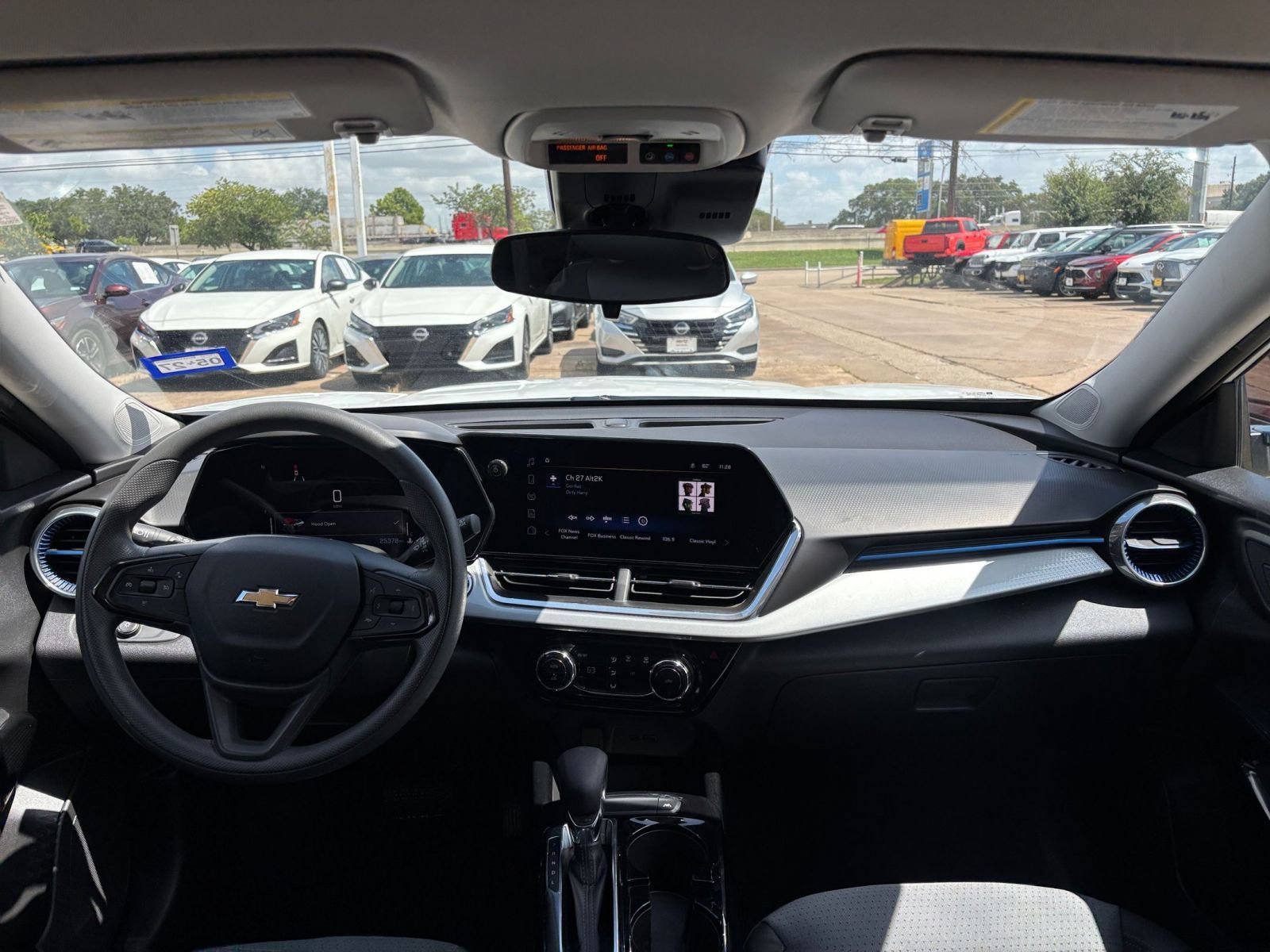 Used 2025 Chevrolet Trax LT FWD image 27