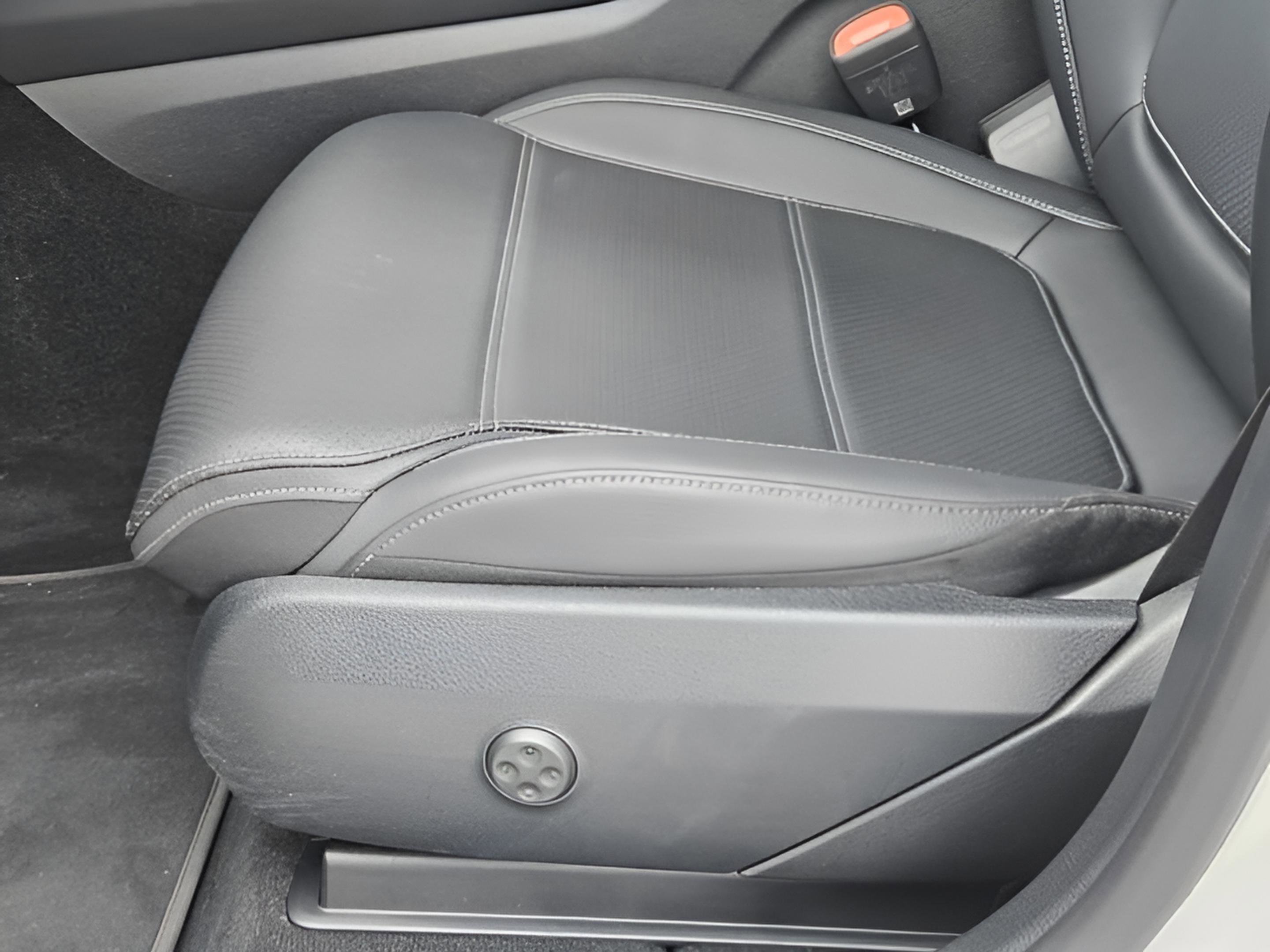 Certified 2025 Mercedes-Benz GLC 300 4MATIC image 23