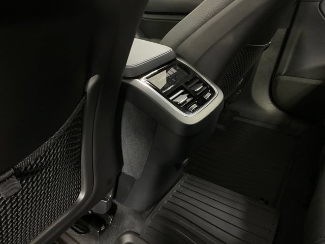 Certified 2025 Volvo XC90 B6 Plus w/ Protection Package Premier AWD/4WD image 18