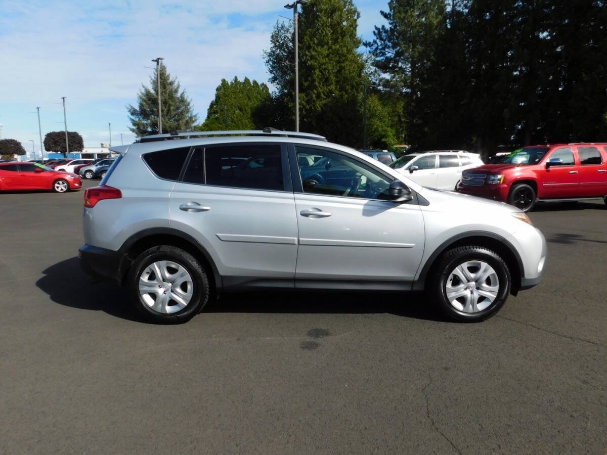 Used 2015 Toyota RAV4 LE AWD/4WD image 19