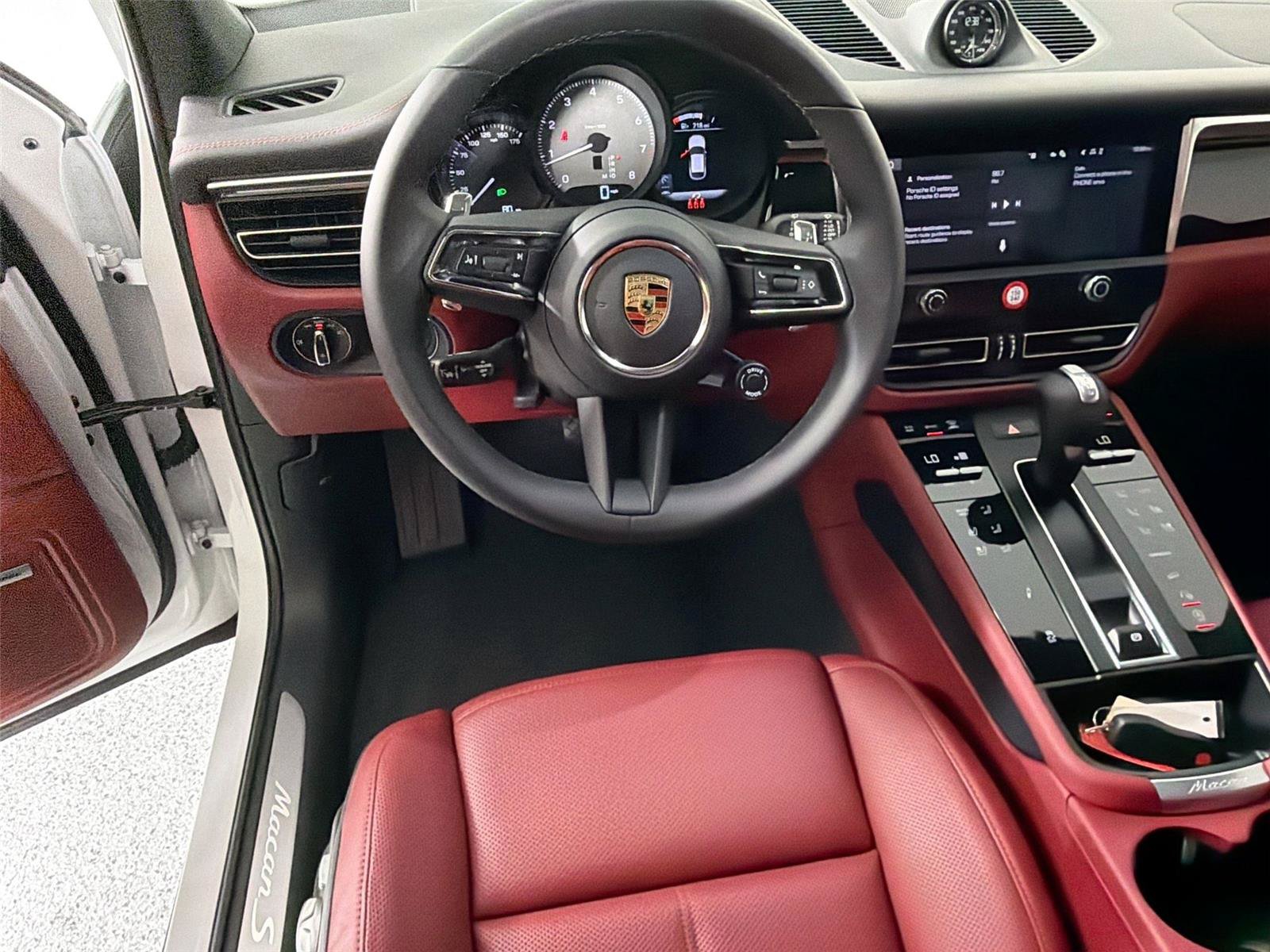 Certified 2025 Porsche Macan S AWD/4WD image 18
