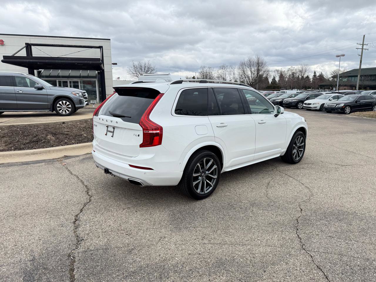 Used 2017 Volvo XC90 T6 Momentum w/ Vision Package AWD/4WD image 5