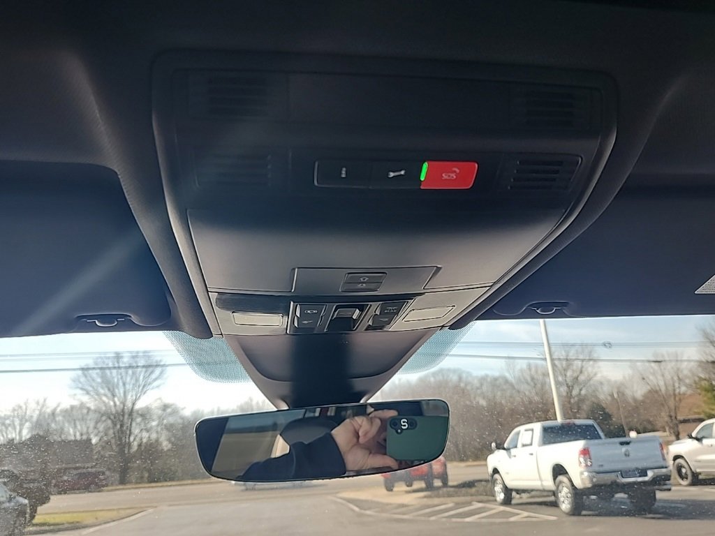 Used 2024 Volkswagen Tiguan SEL R-Line image 34