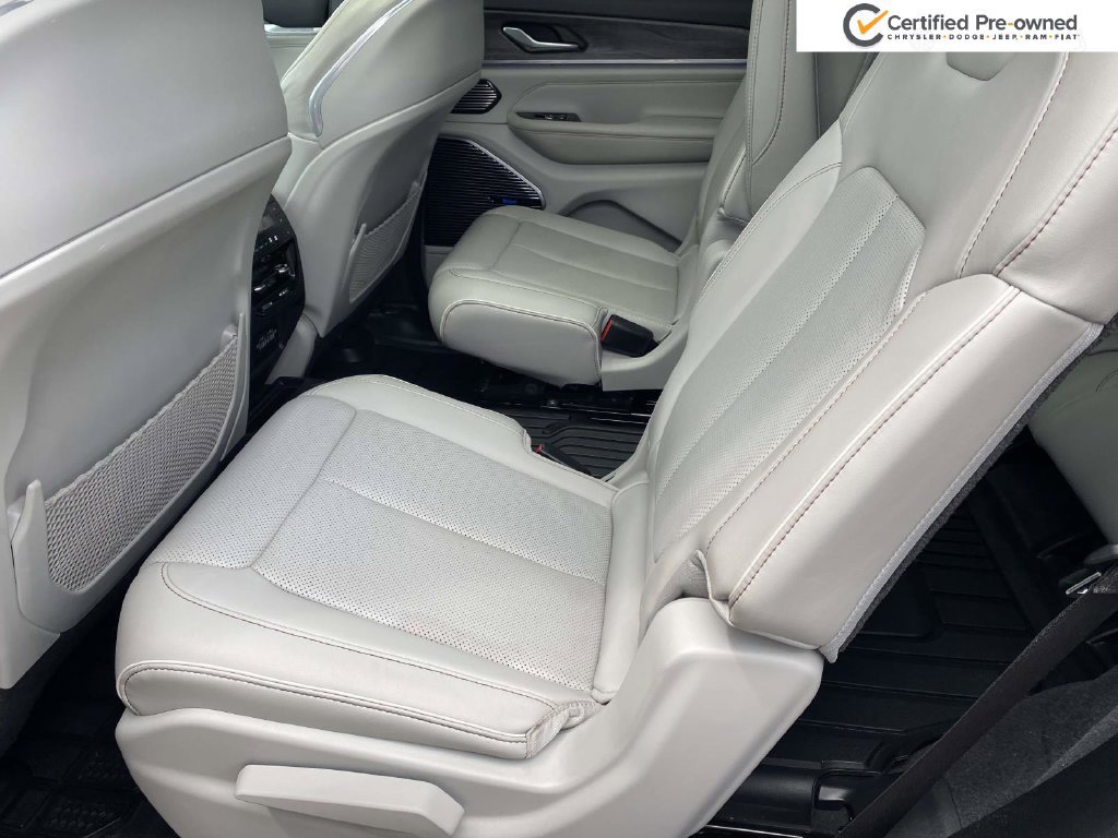 Used 2021 Jeep Grand Cherokee L Overland w/ Luxury Tech Group IV AWD/4WD image 46