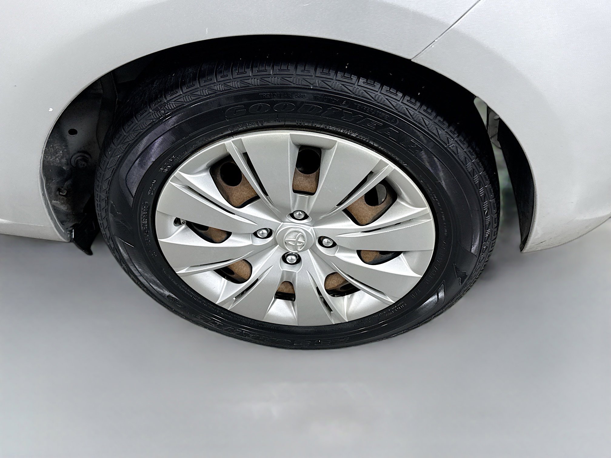 Used 2014 Toyota Yaris L image 26