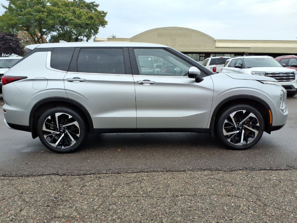Used 2023 Mitsubishi Outlander SE AWD/4WD image 6