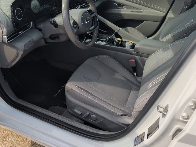 Used 2021 Hyundai Elantra SEL w/ Convenience + Premium Package FWD image 11