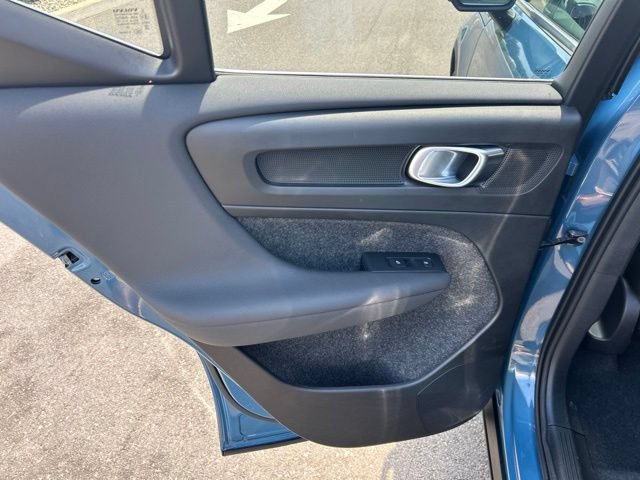 Certified 2025 Volvo XC40 B5 Core AWD/4WD image 16