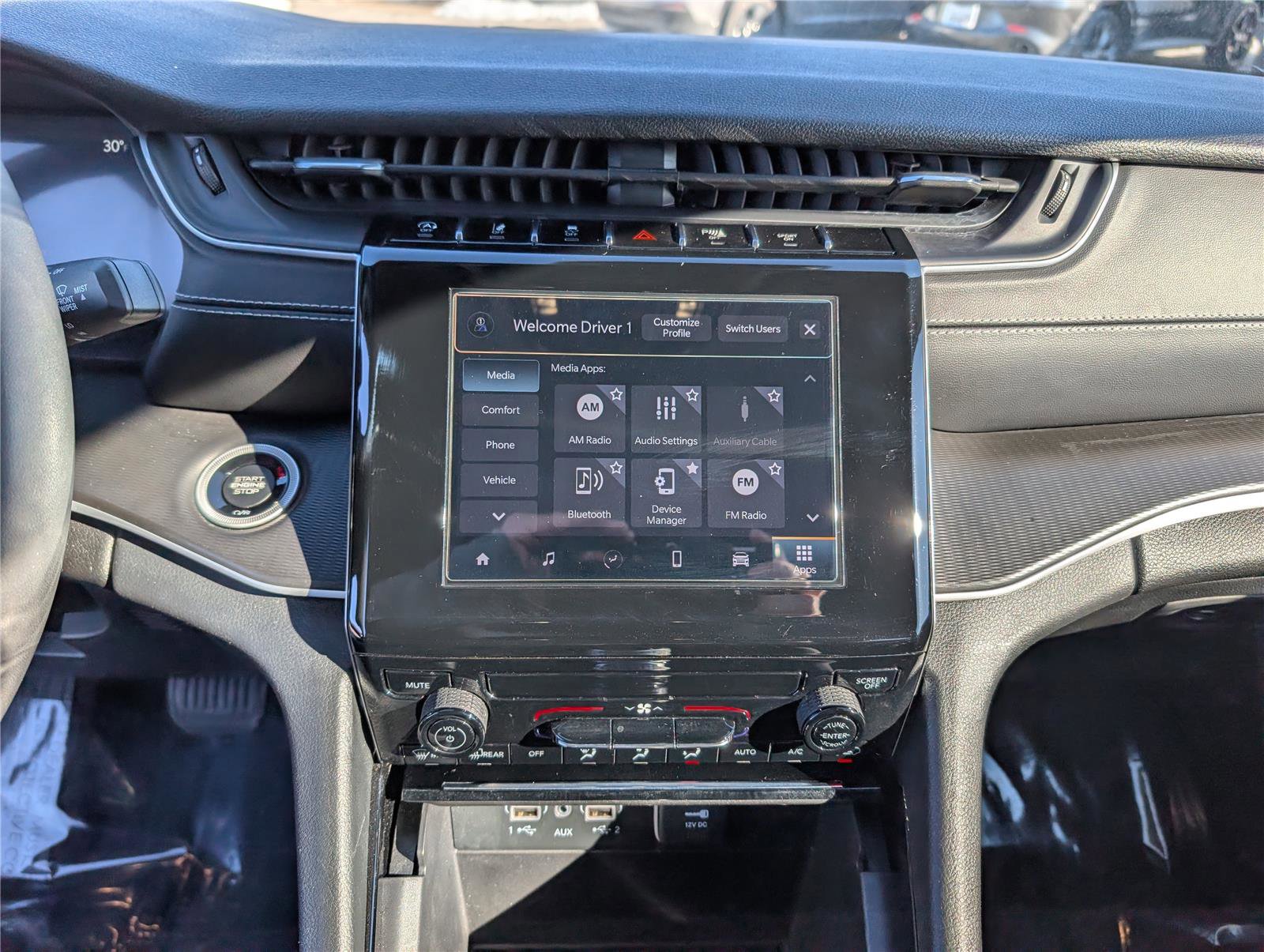 Used 2023 Jeep Grand Cherokee Laredo X image 17