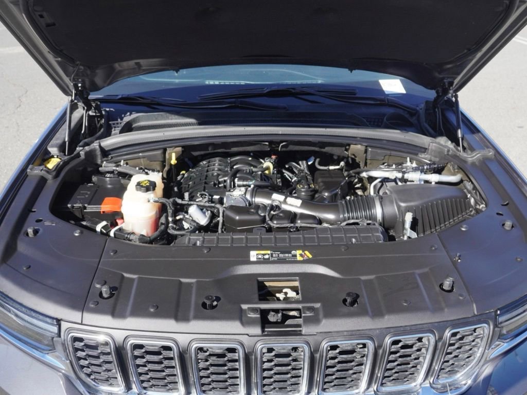 Used 2022 Jeep Grand Cherokee Laredo w/ Luxury Tech Group I image 28