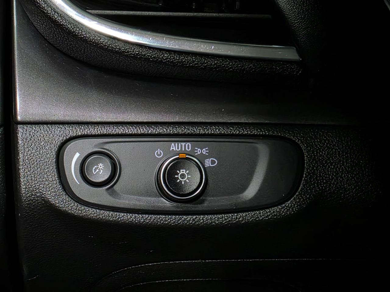 Used 2020 Buick Encore Preferred AWD/4WD image 34