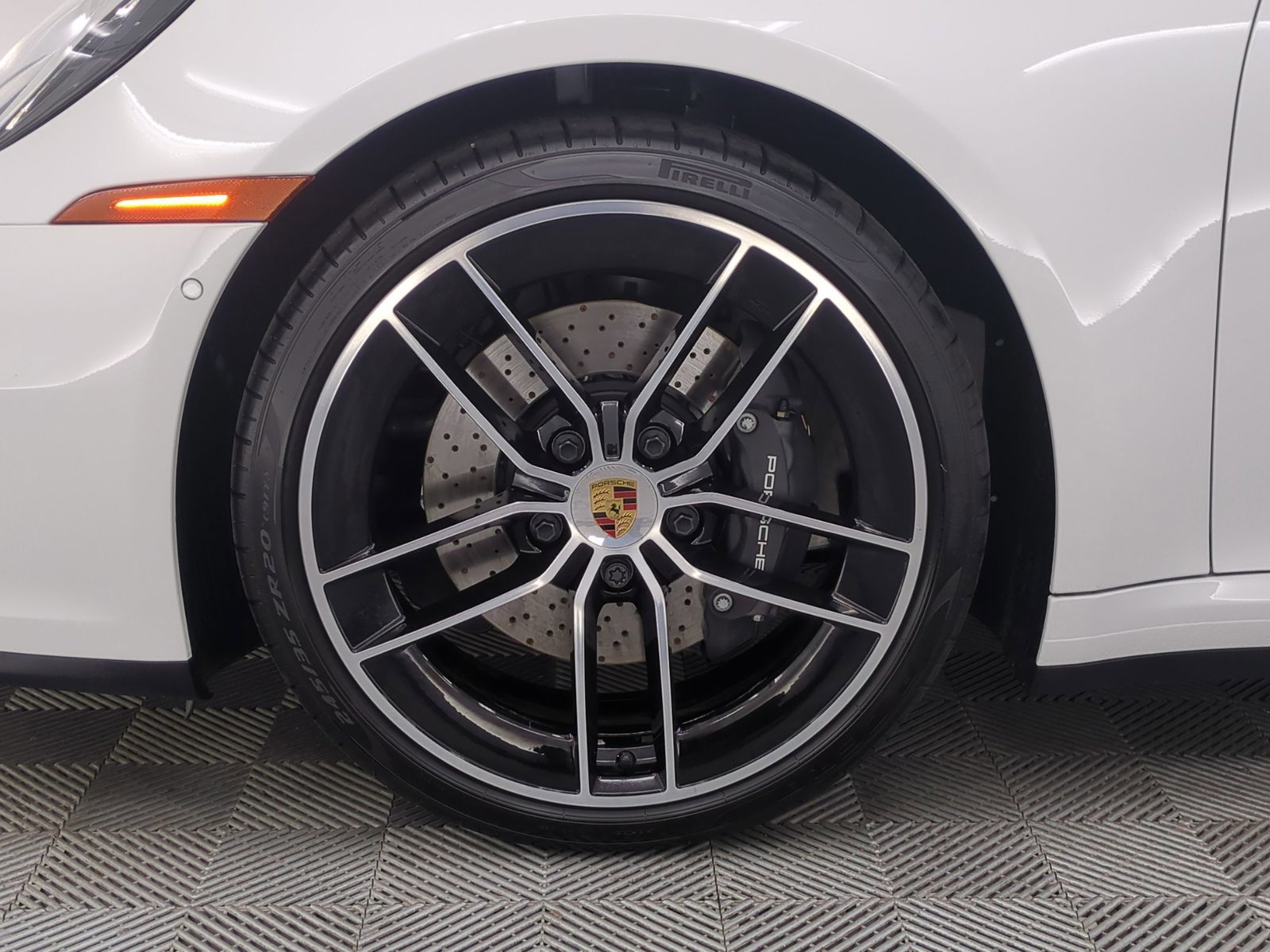 Used 2025 Porsche 911 Carrera RWD image 26