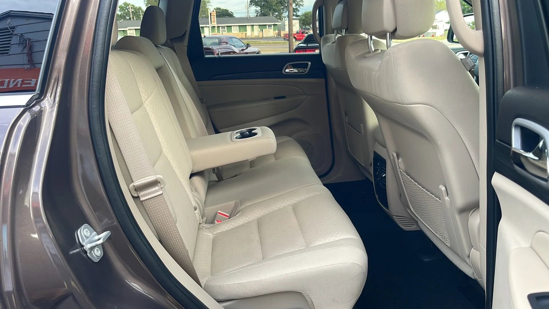 Used 2021 Jeep Grand Cherokee Laredo image 22