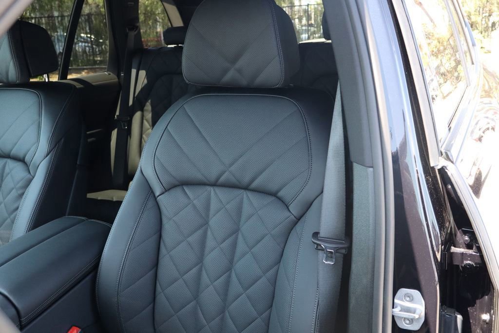 New 2026 BMW X5 xDrive50e image 32