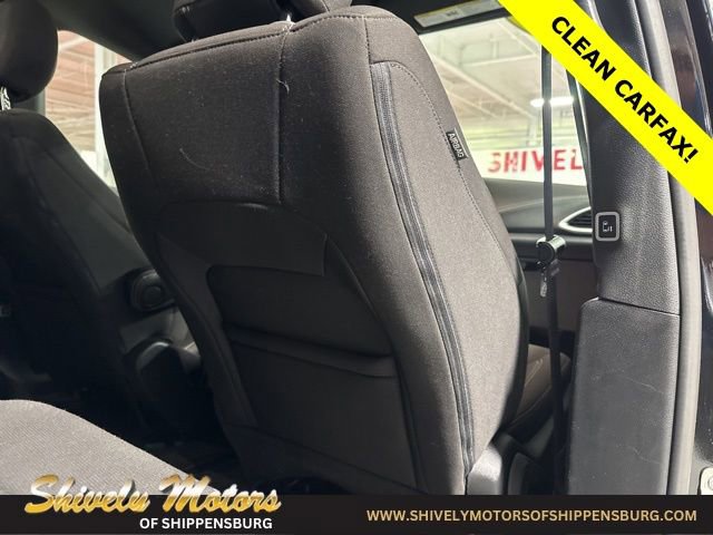 Used 2024 Chrysler Pacifica Touring image 33