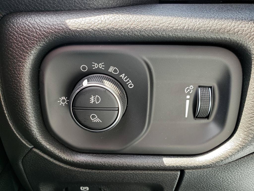 New 2026 RAM 1500 Express AWD/4WD image 23