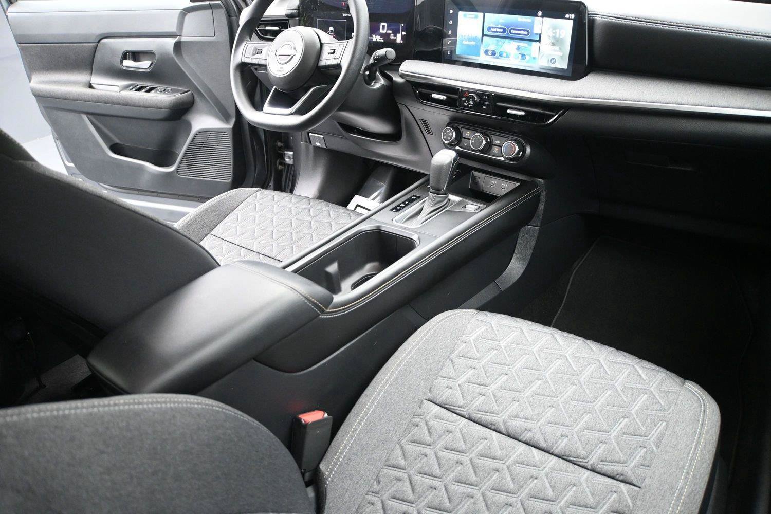 Certified 2025 Nissan Kicks SV AWD/4WD image 17