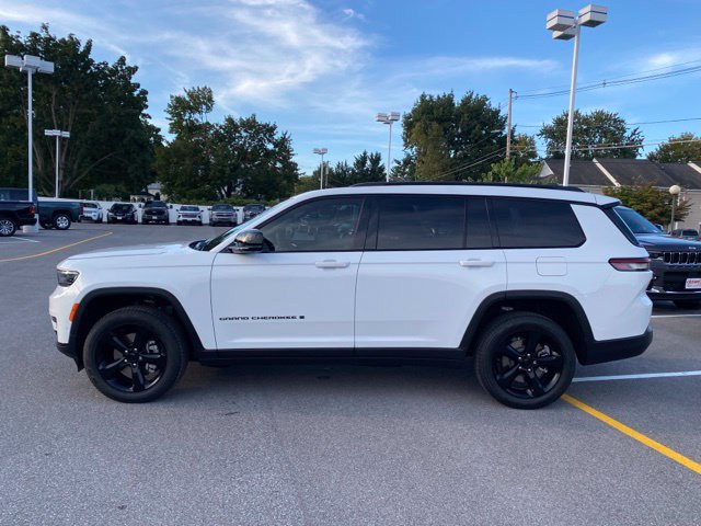 Used 2025 Jeep Grand Cherokee L Limited w/ Luxury Tech Group II AWD/4WD image 2
