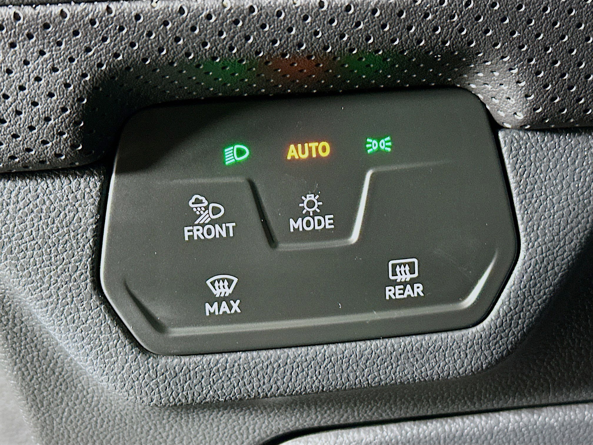 Used 2025 Volkswagen Atlas SE image 17