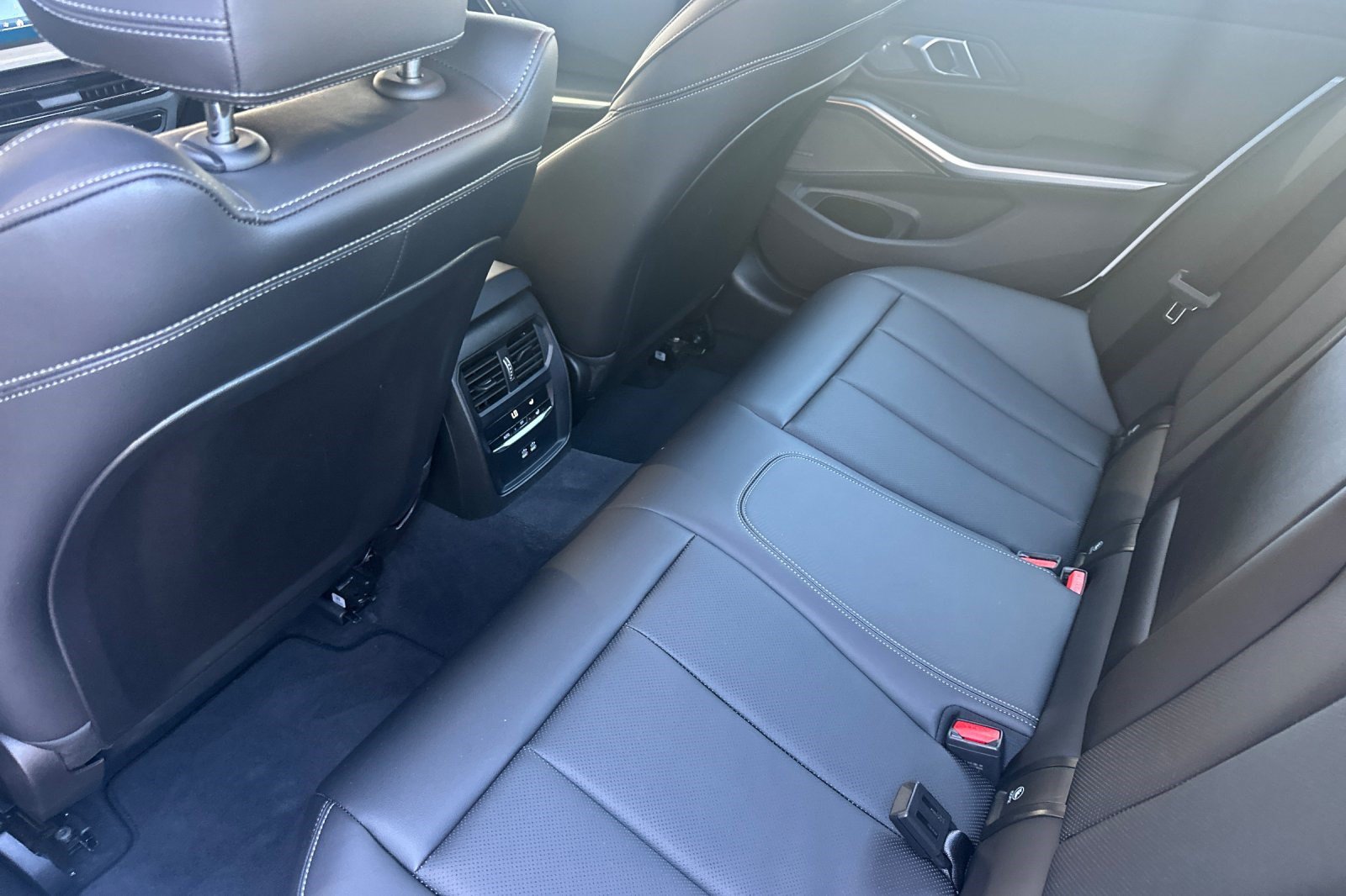 Used 2025 BMW 330i Sedan w/ Premium Package RWD image 15