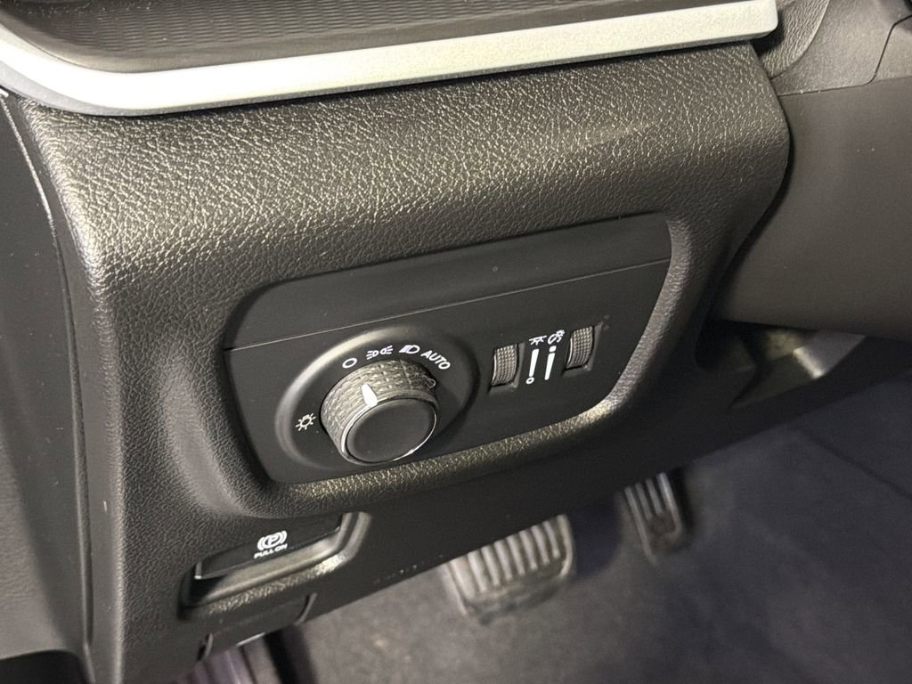 Used 2024 Jeep Grand Cherokee Altitude image 13