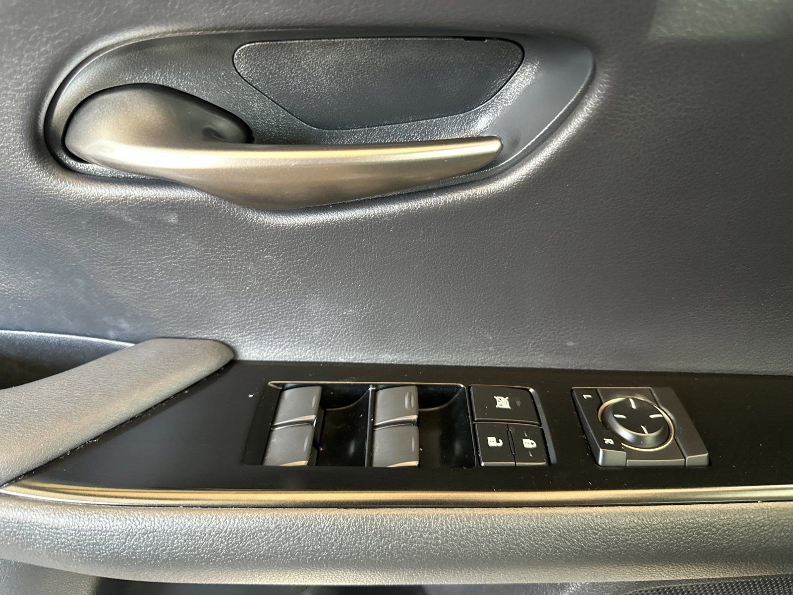 Used 2024 Lexus UX 250h FWD image 11