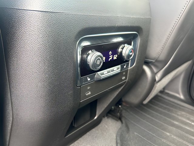 Used 2025 GMC Yukon AT4 AWD/4WD image 7