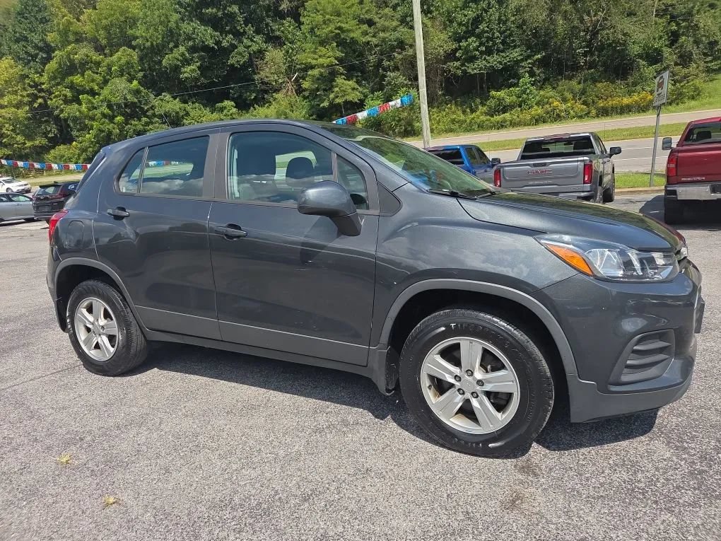 Used 2019 Chevrolet Trax LS w/ LPO, Protection Package AWD/4WD image 4