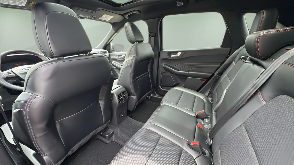 New 2025 Ford Escape ST-Line w/ Tech Pack #1 AWD/4WD image 36