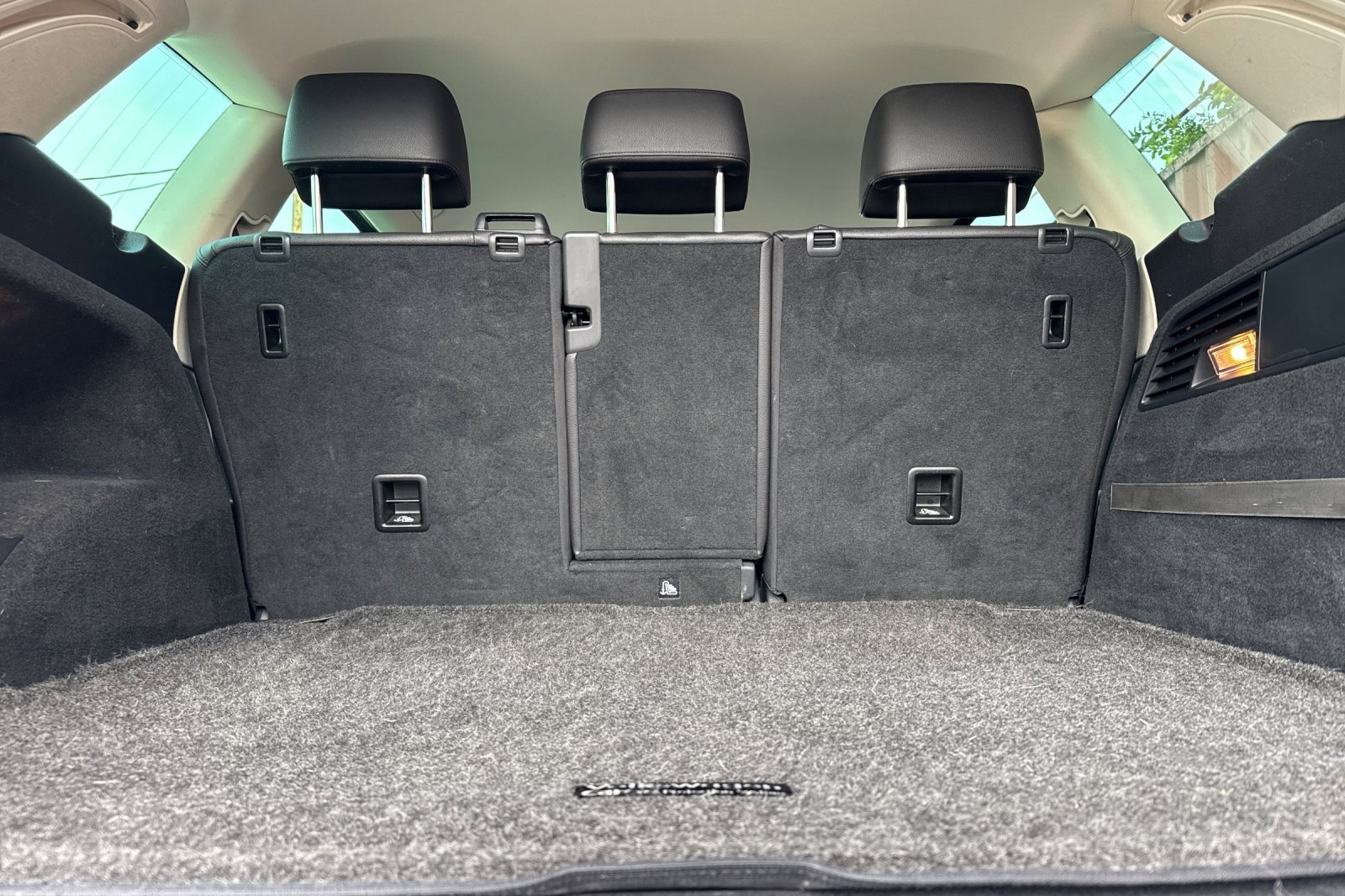 Used 2016 Volkswagen Touareg VR6 image 19