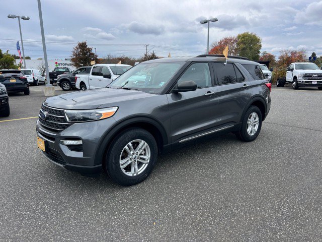 Certified 2023 Ford Explorer XLT w/ Equipment Group 202A AWD/4WD image 3