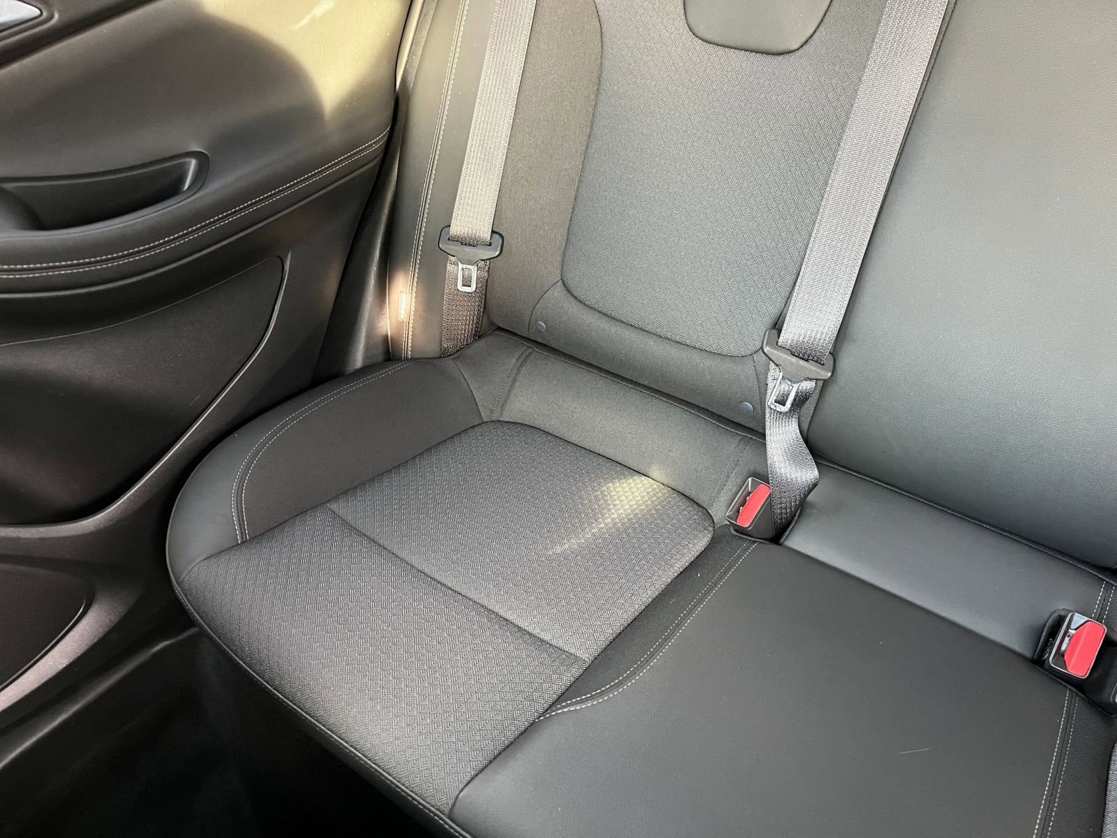 Used 2025 Buick Encore GX Preferred image 40