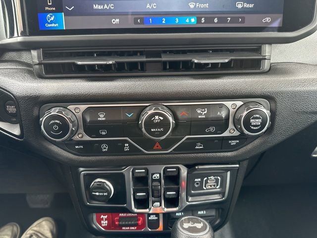 Used 2025 Jeep Wrangler Willys image 32