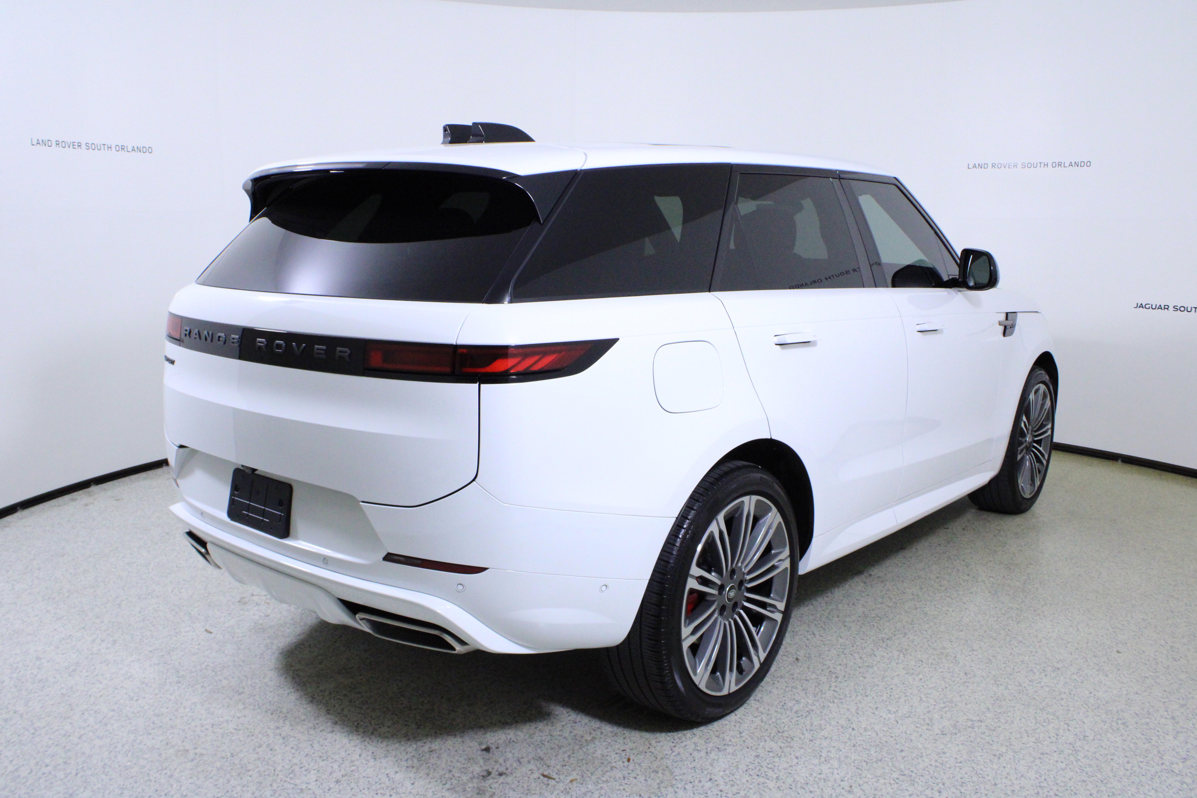 Used 2025 Land Rover Range Rover Sport Dynamic SE AWD/4WD image 7