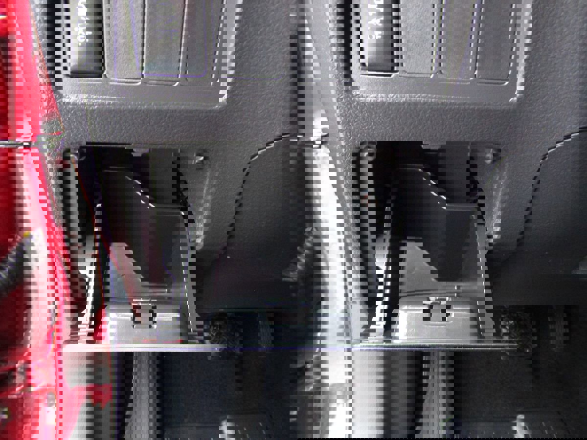 Used 2009 Pontiac Vibe w/ Sun And Sound Package image 10