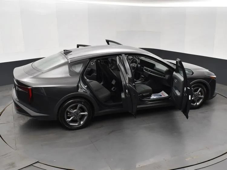 Used 2025 Kia K4 FWD image 6