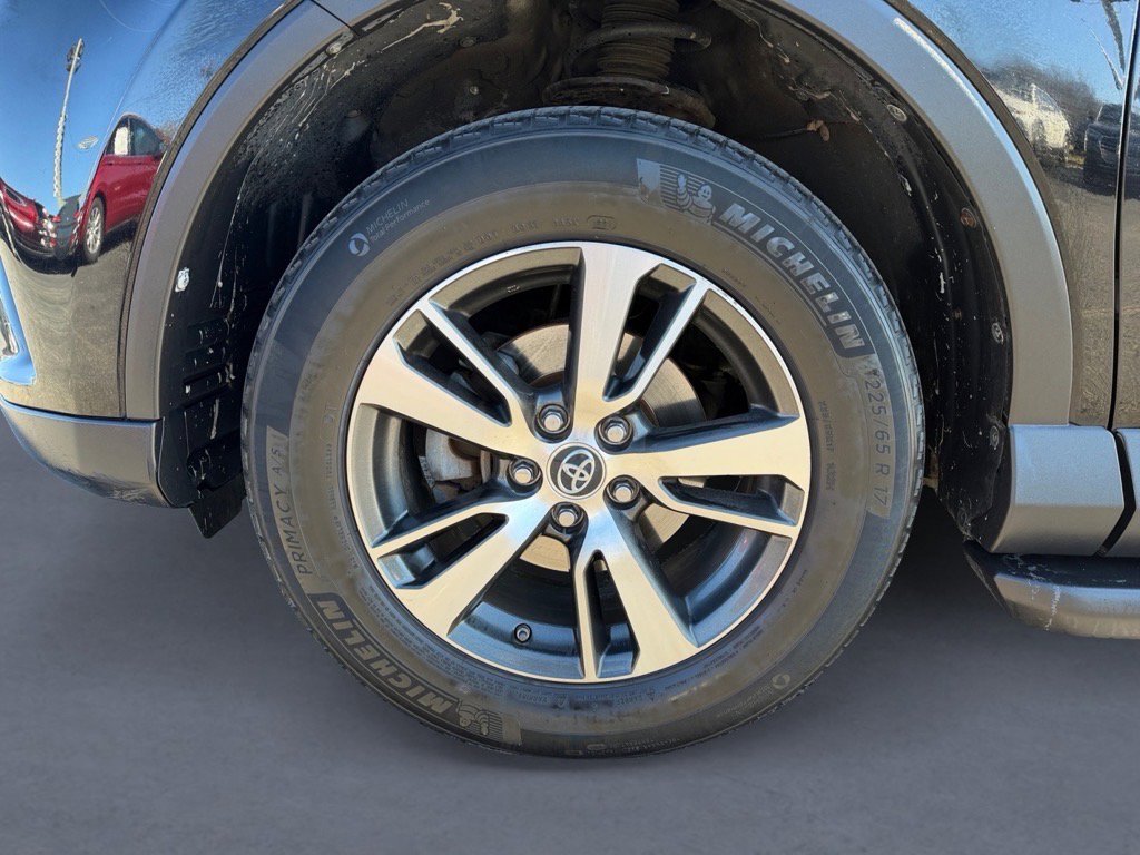 Used 2016 Toyota RAV4 XLE image 9