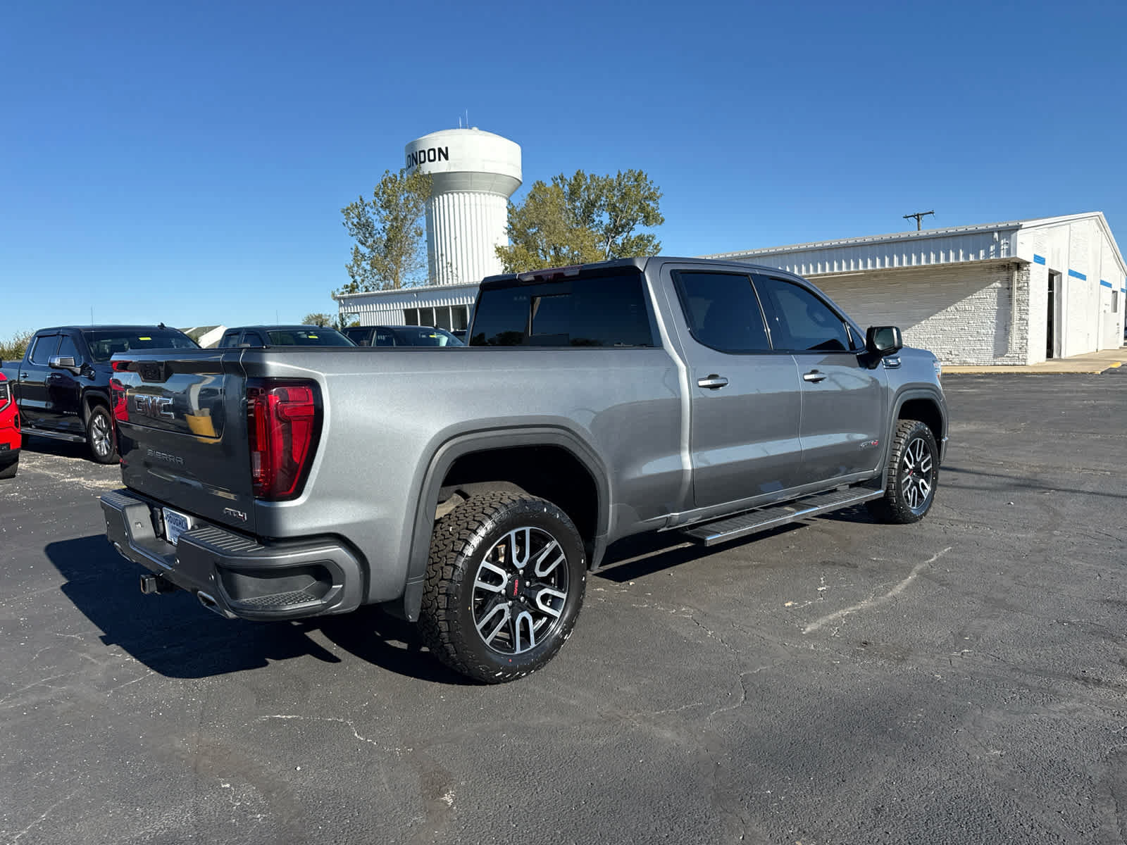 Certified 2021 GMC Sierra 1500 AT4 w/ AT4 Value Package AWD/4WD image 5