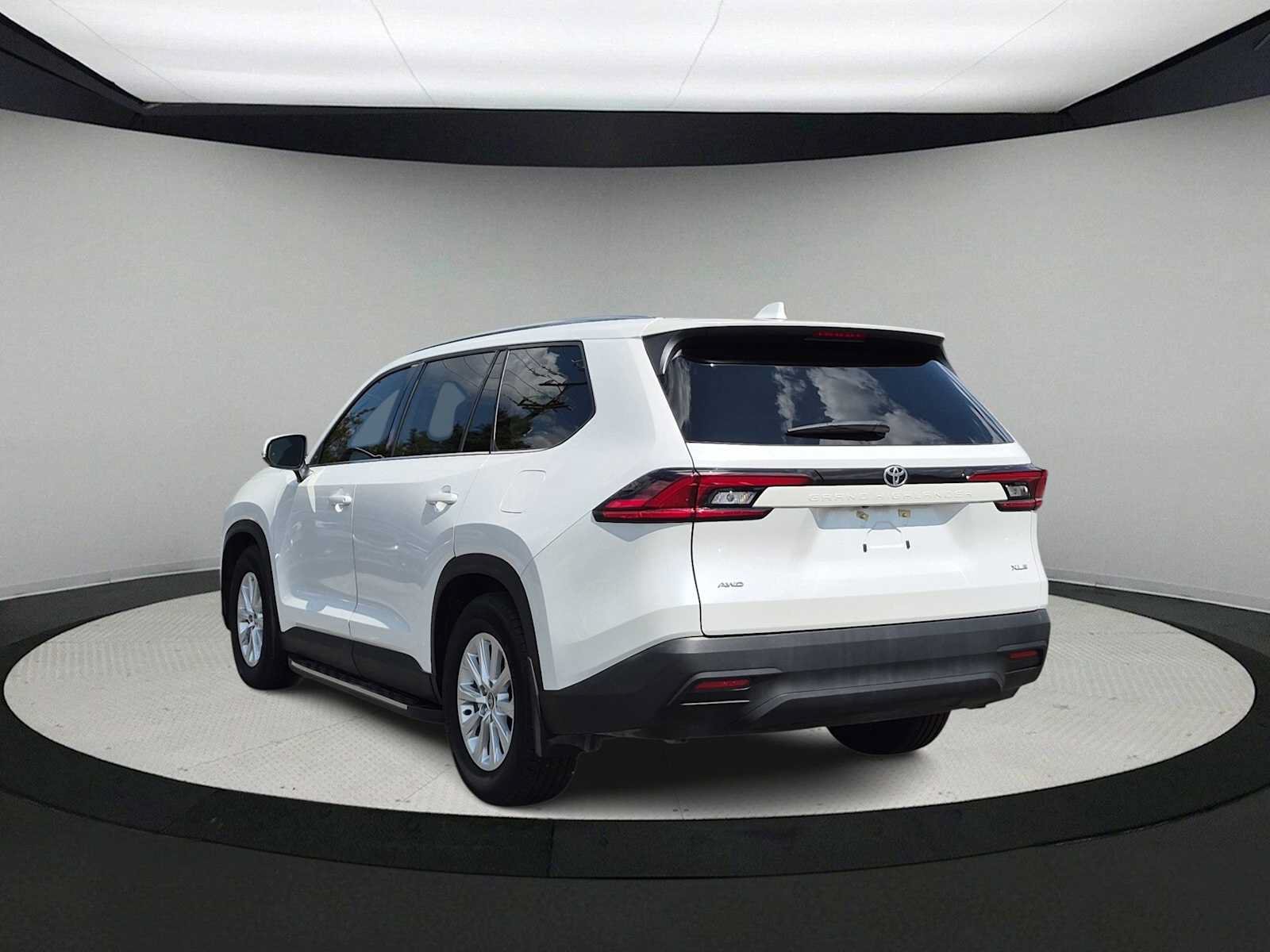 Used 2025 Toyota Grand Highlander AWD image 6