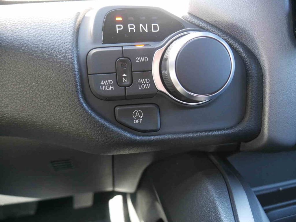 New 2026 RAM 1500 Express AWD/4WD image 32