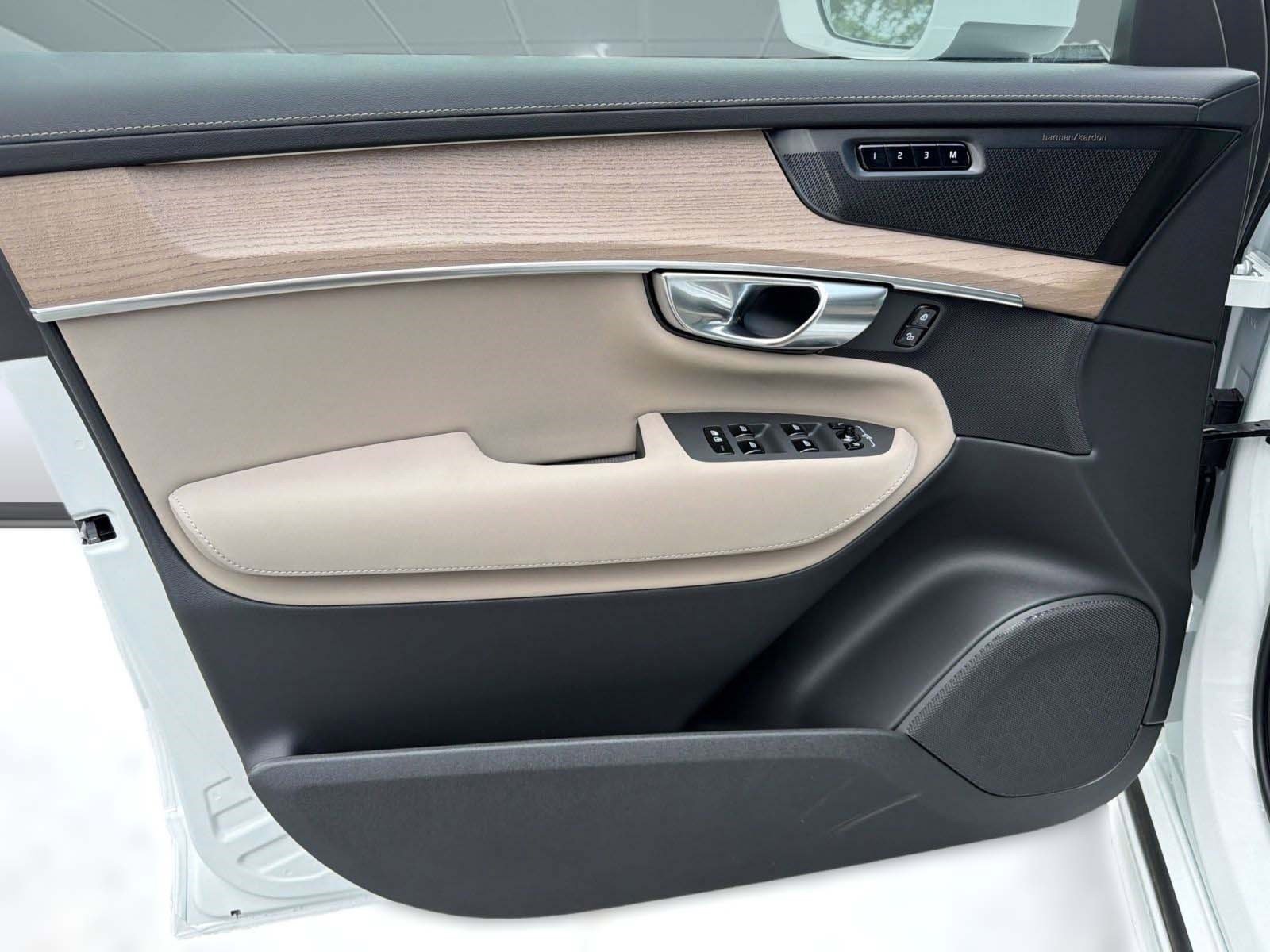 New 2026 Volvo XC90 B6 Plus w/ Protection Package AWD/4WD image 20