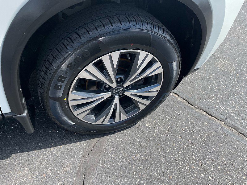 Used 2023 Nissan Rogue SV AWD/4WD image 10