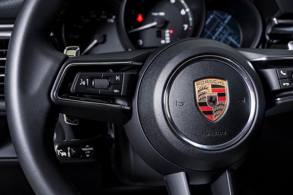 Certified 2025 Porsche Macan image 19
