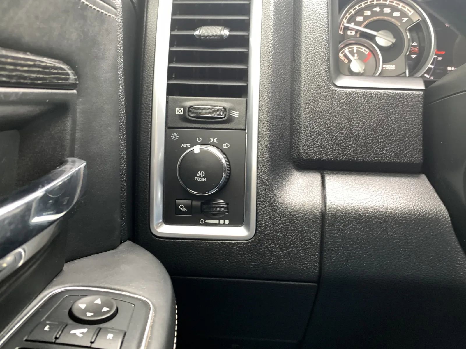 Used 2017 RAM 1500 Limited AWD/4WD image 22