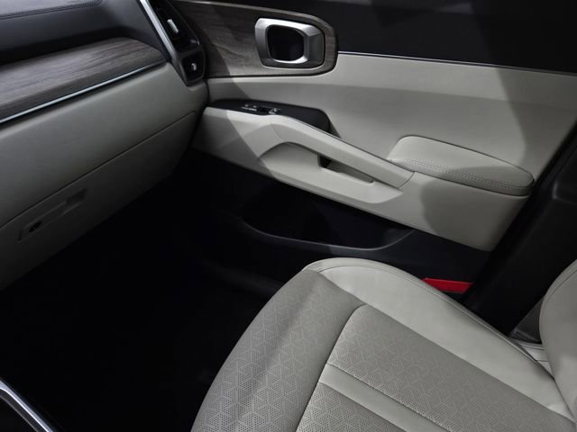 Used 2022 Kia Sorento EX w/ Panoramic Sunroof Package image 27