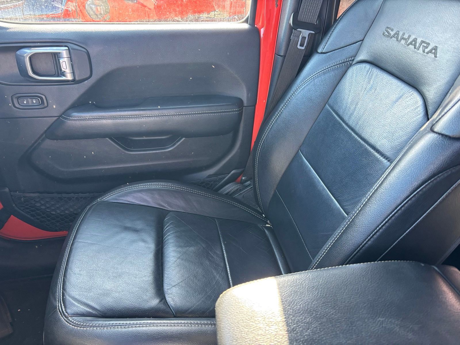 Used 2018 Jeep Wrangler Unlimited Sahara image 9